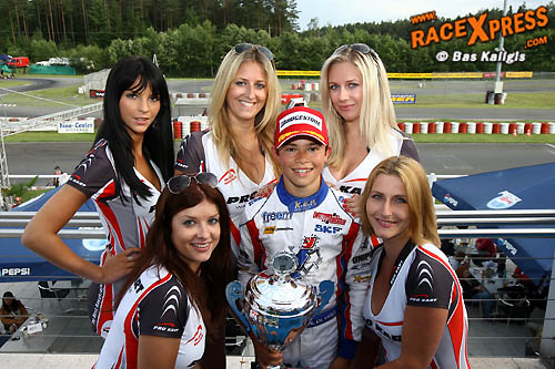Nyck de Vries en Gridgirls, the winner takes it all